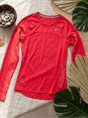 NIKE Women’s Running Dri-FIT Long Sleeve Crew Neck Top Coral Red Pink Size XS
